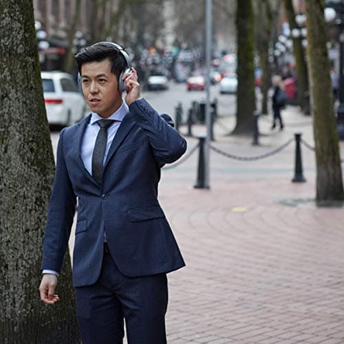 Bose QuietComfort 35 Series II Wireless Closed-Back Headphones image