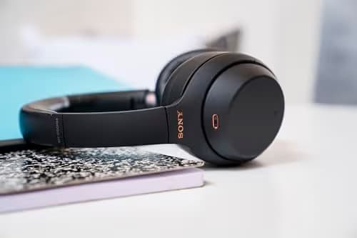 Sony WH1000XM4 Closed-Back Wireless Headphones Black image