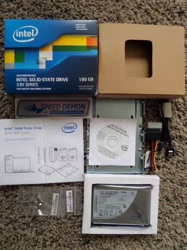 Intel 330 180 GB SSD 2.5" SATA 6.0 Gb/s image