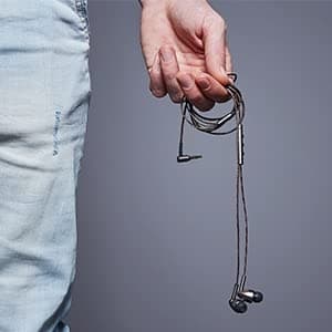 1MORE Quad Driver In-Ear Closed Headphones With Microphone image