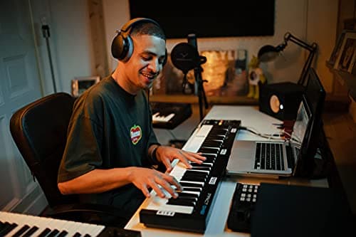 Beyerdynamic DT 700 PRO X Closed-Back Wired Headphones Black image