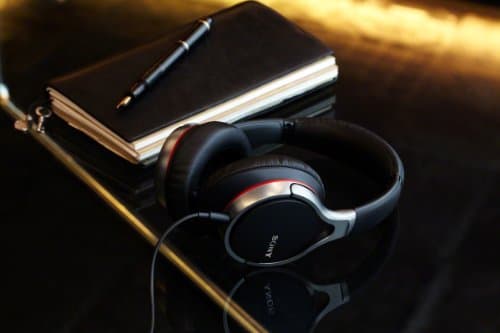 Sony MDR10RBLK Closed Headphones image