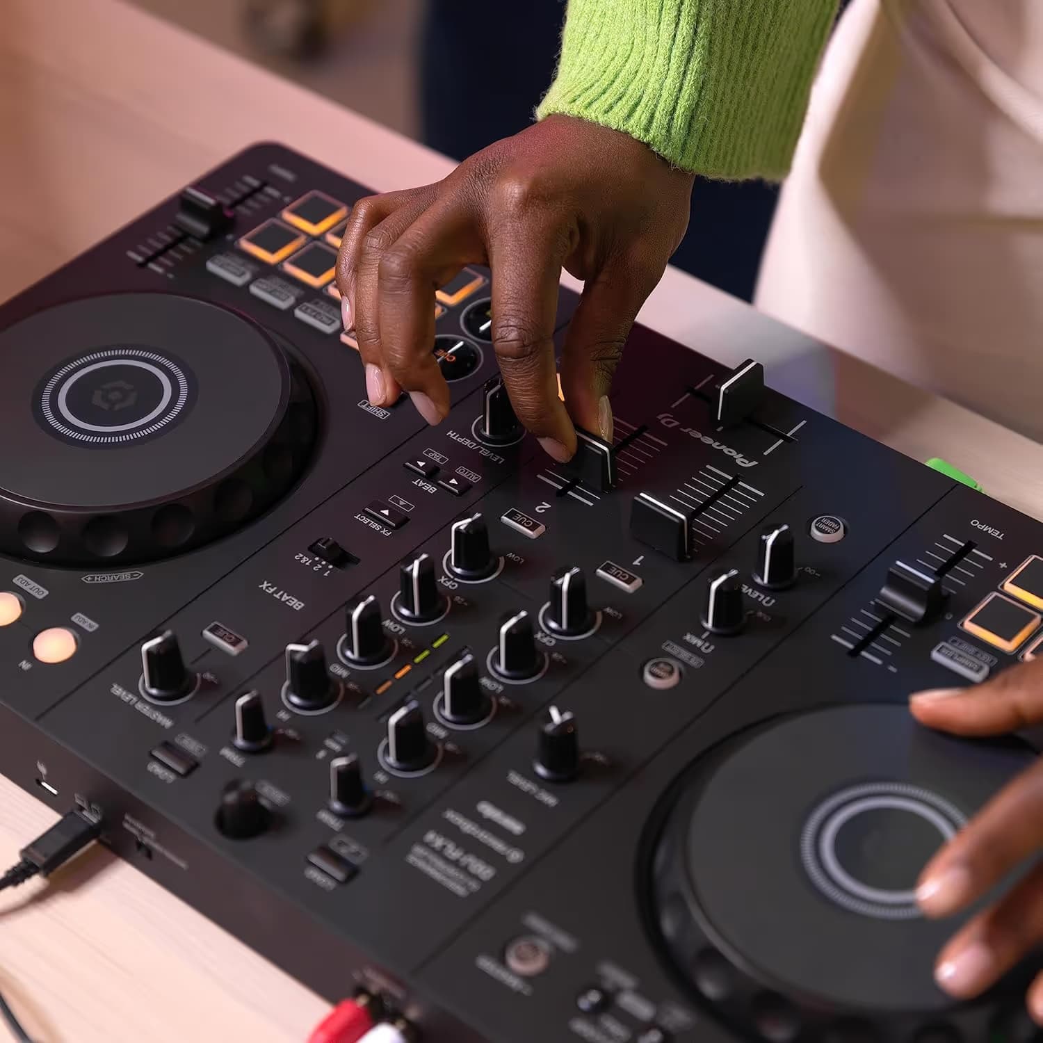 Pioneer DJ - DDJ-FLX4 image